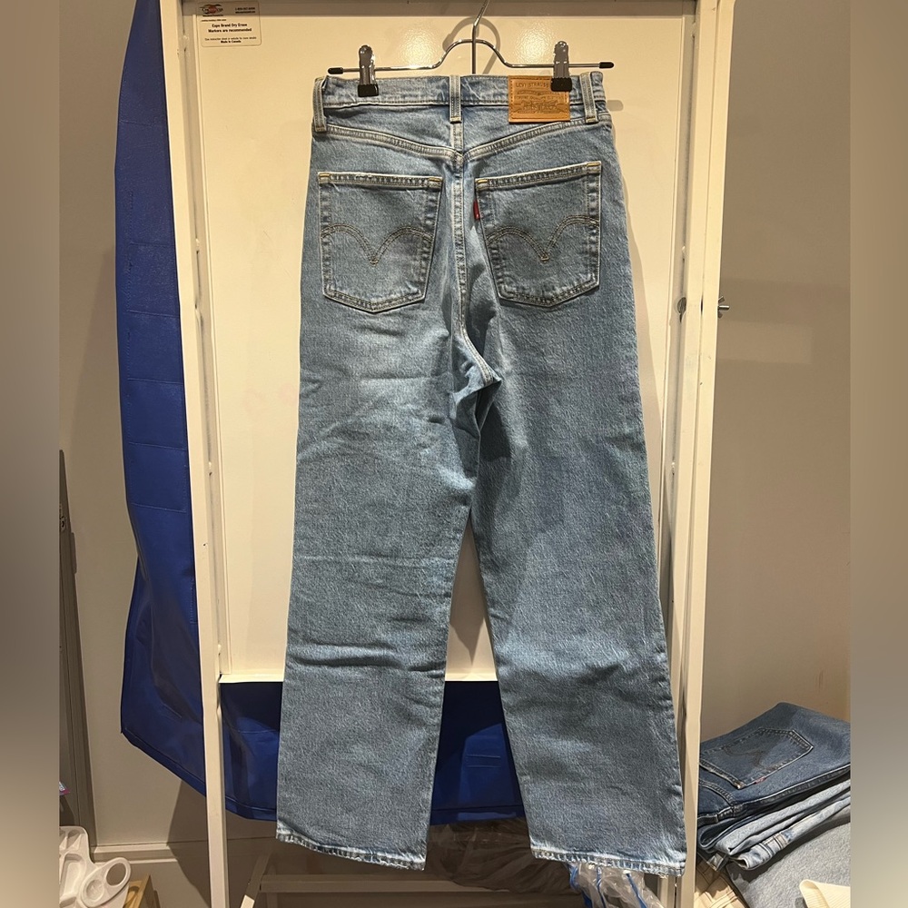 Levi’s Ribcage Straight Ripped Jean - Picture 2 of 3